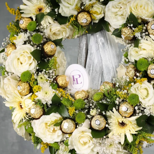 Love Circle White Roses